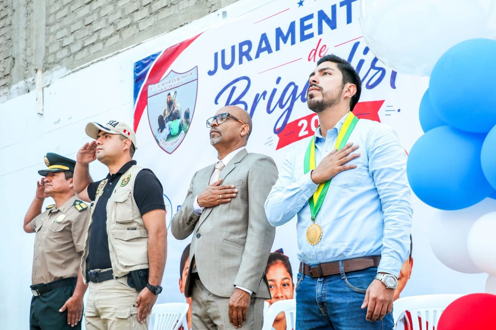 Diálogo con comerciantes locales